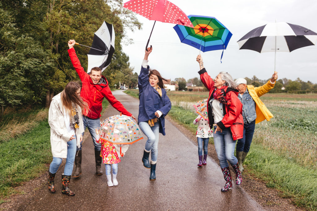 Un shooting famille coloré sous la pluie dans le Haut-Rhin